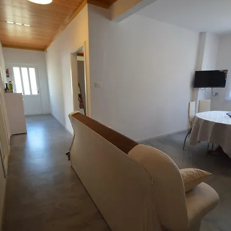 In 15253 Apartment *