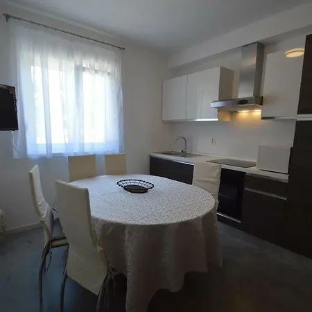 Apartment In 15253