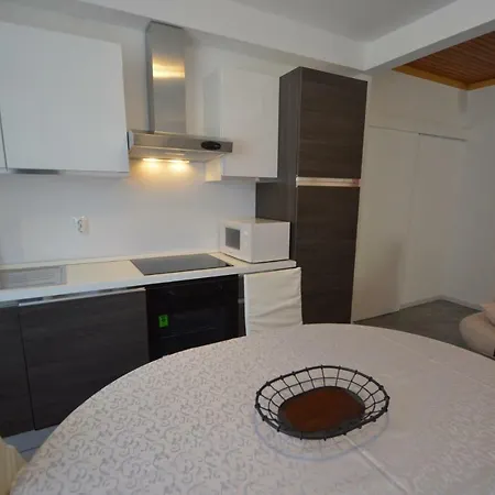 Apartment In 15253 *