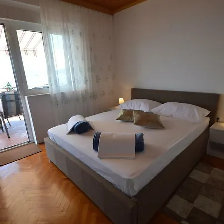 In 15253 Apartment Novi Vinodolski